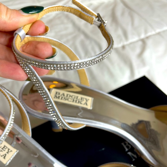 Badgley Mischka Silver Sparkle Heel with bow shoes - Picture 3 of 10